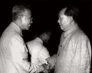1960年，毛泽东与周培源（左一）。.jpg